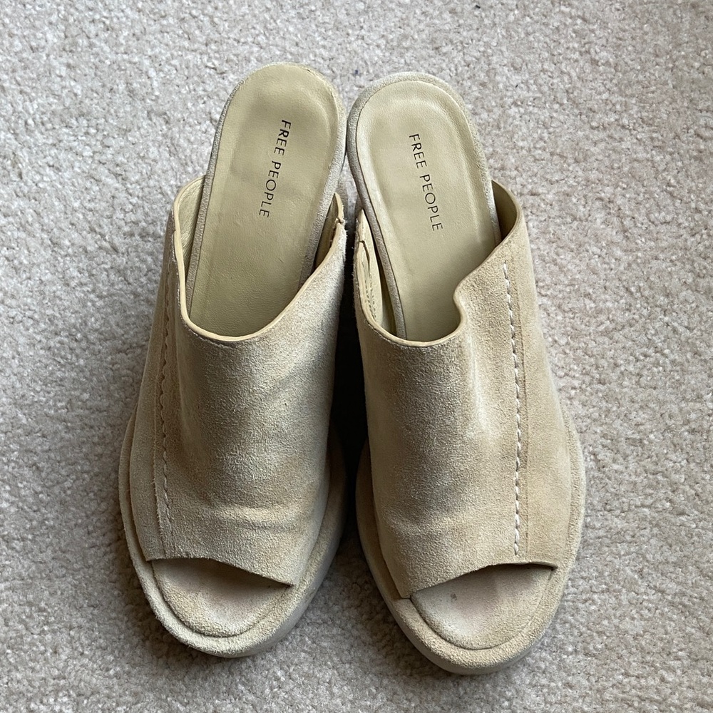 Free People Running in Wedges in Cafe
or Beige with Wood Heel, Size 7.5 - Picture 2 of 6